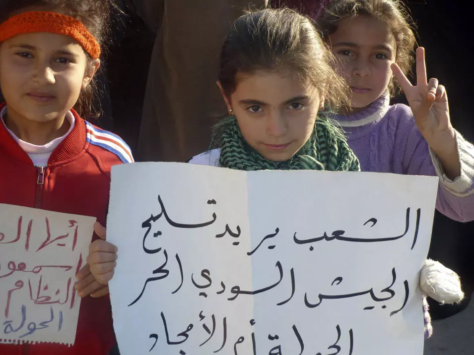 ילדים מפגינים נגד אסד בעיירה חולה שבמחוז חומס, השבוע