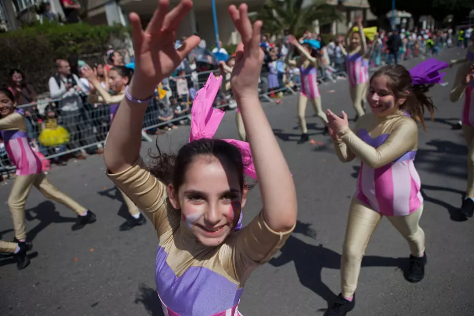 רוב התחפושות ממוחזרות מהשנים הקודמות, ובכל זאת ההורים נוהרים לקנות