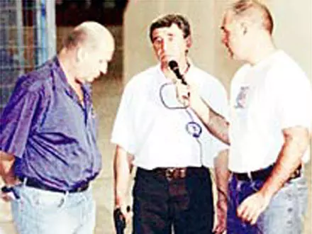 ארנולד אלטגאוז בשחזור הירי