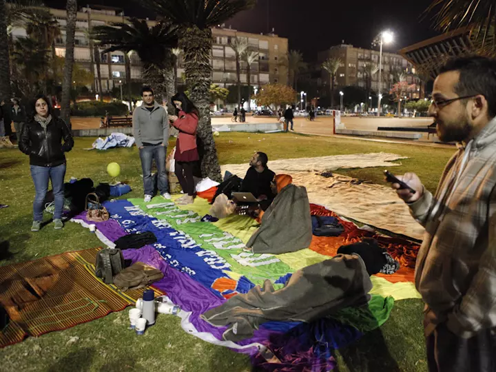 "קיימת תחושה מיוחדת באוויר. הגיע הזמן לחזור על קריאה נושנה: צאו מהפייסבוק  המדינה קורסת"