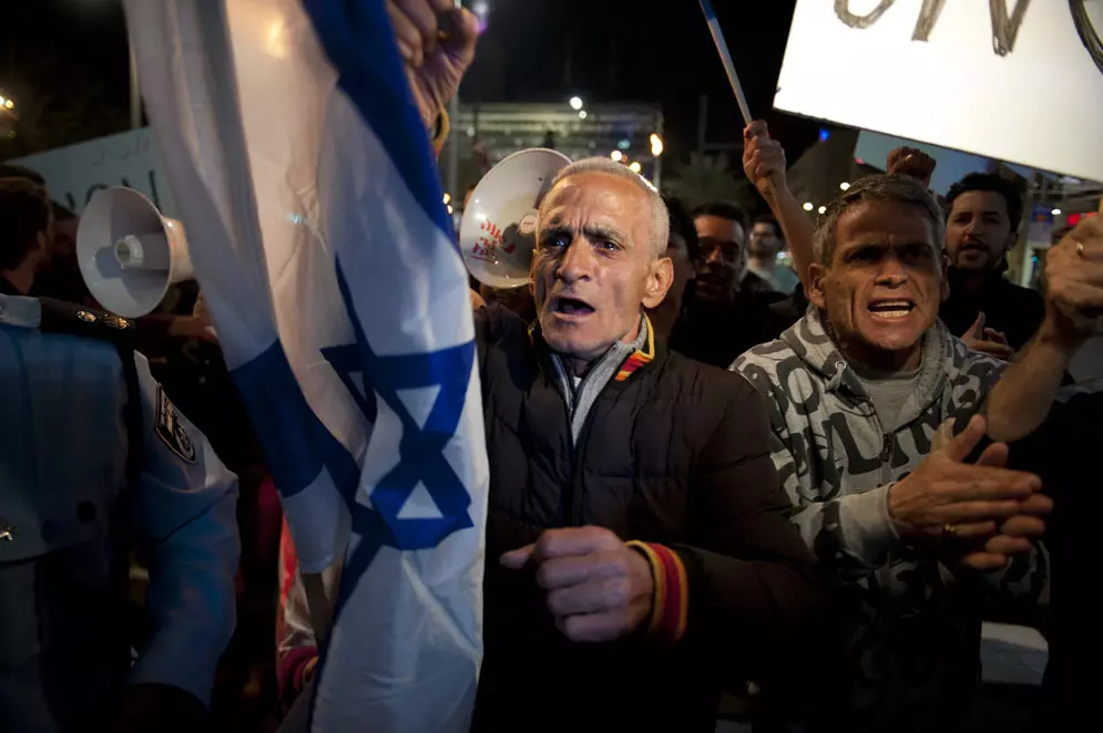 שנים מתעמרים בנו. המפגינים בתל אביב