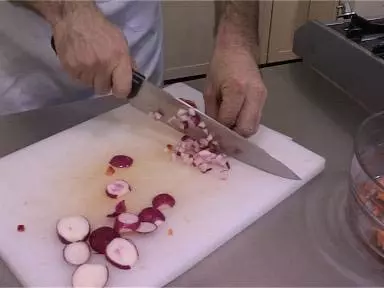 קיצוץ ירקות לסביצה