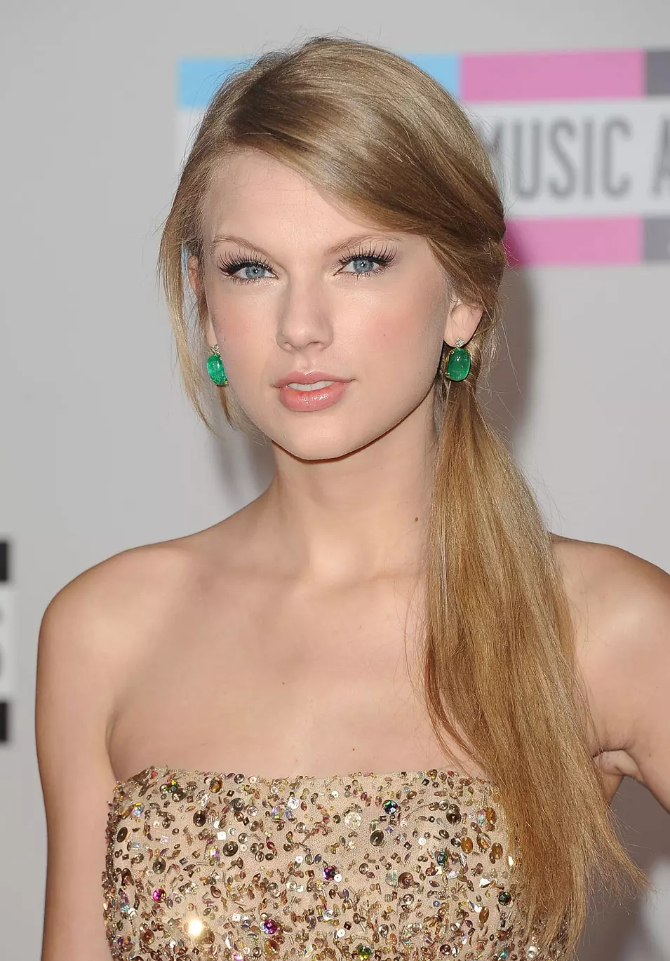 טיילור סוויפט בטקס פרסי American Music Awards בלוס אנג'לס, 20 נובמבר 2011
