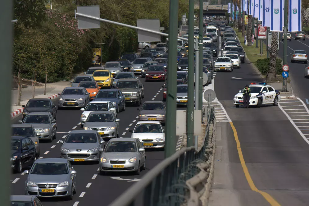 באזור מורגשים עומסי תנועה כבדים