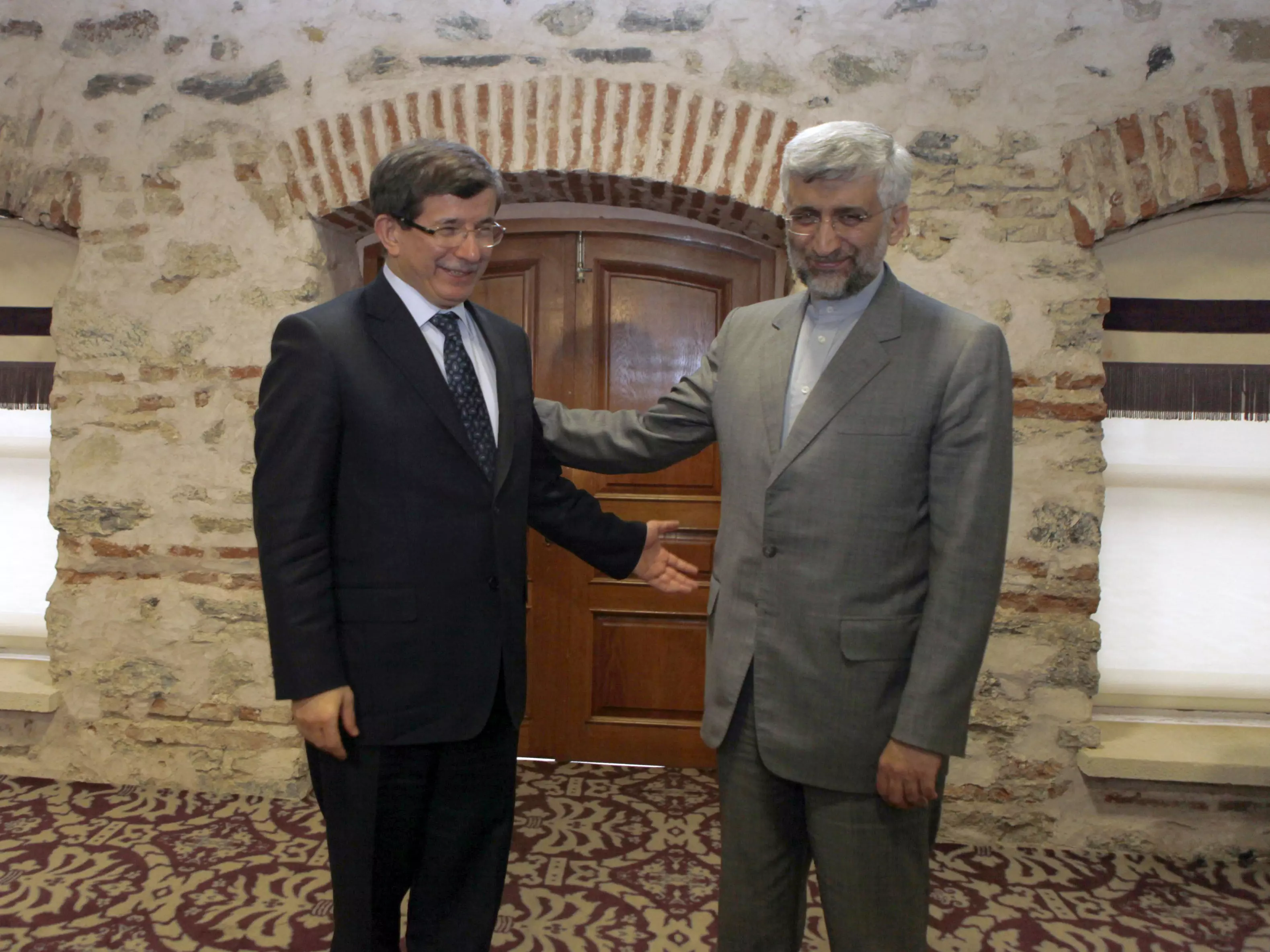 שר החוץ הטורקי וראש הצוות האירני בסבב שיחות הגרעין באיסטנבול
