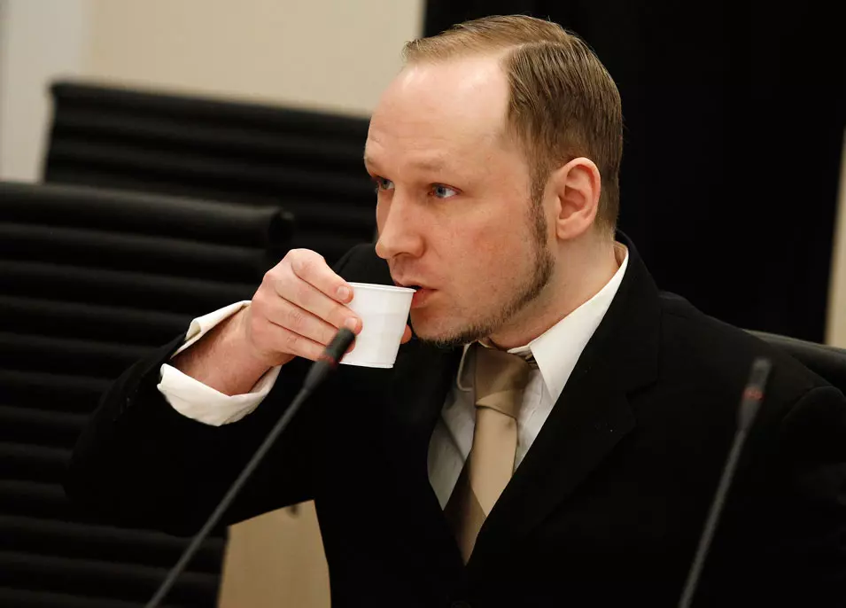 המחבל אנדרס ברינג בריוויק בדיון במשפטו בבירת נורבגיה, אוסלו, 16 באפריל 2012
