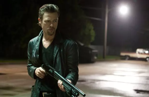 בדרך. בראד פיט בסרט "Killing Them Softly"