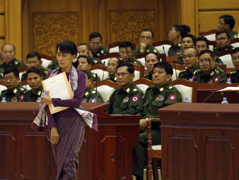 סו-צ'י עם השבעתה לפרלמנט