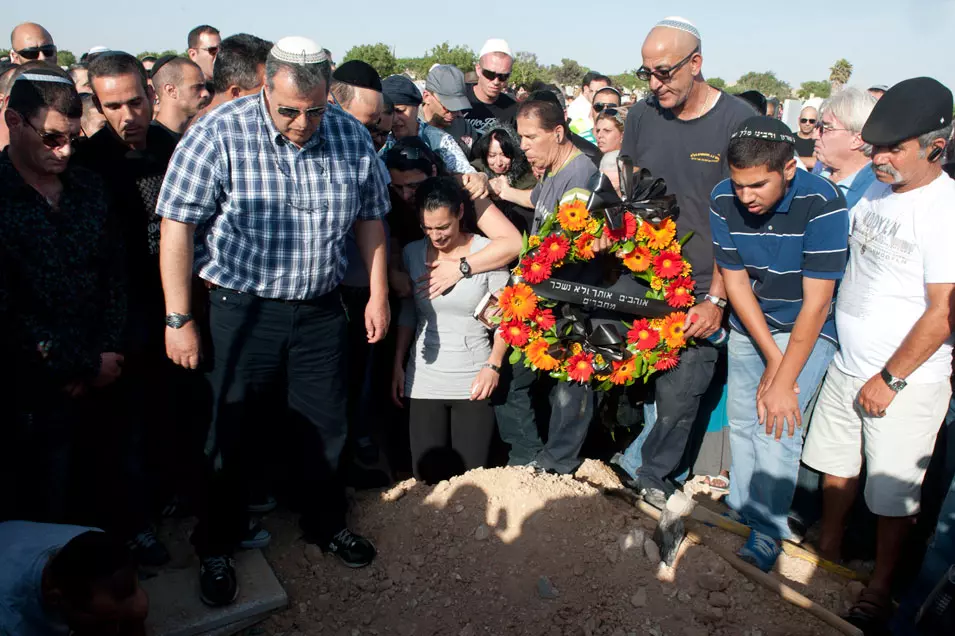 מאות חולקים כבוד אחרון לגדי ויכמן