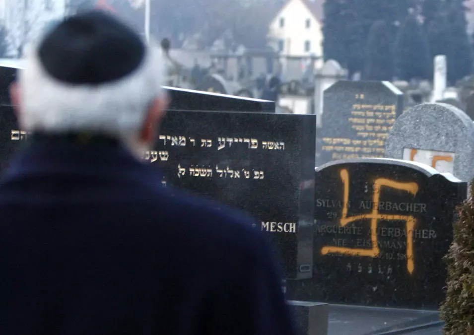 השחתת קברים יהודיים בצרפת מלפני חודשיים