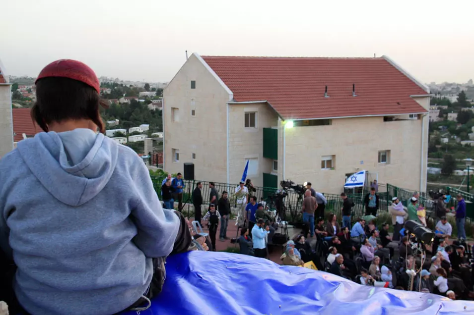 "לא מדובר באדם תמהוני שבא לשבת על גבעה אלא מישהו שבא עם משכנתא בתוקף, עידוד של ממשלת ישראל והמועצה שנתנה לו את האישורים המתאימים". גבעת האולפנה