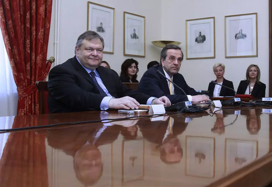 ממשלת המעבר תתמודד עם "הסוגיות הדחופות". סמראנס ווניזלוס במשרדי הנשיא