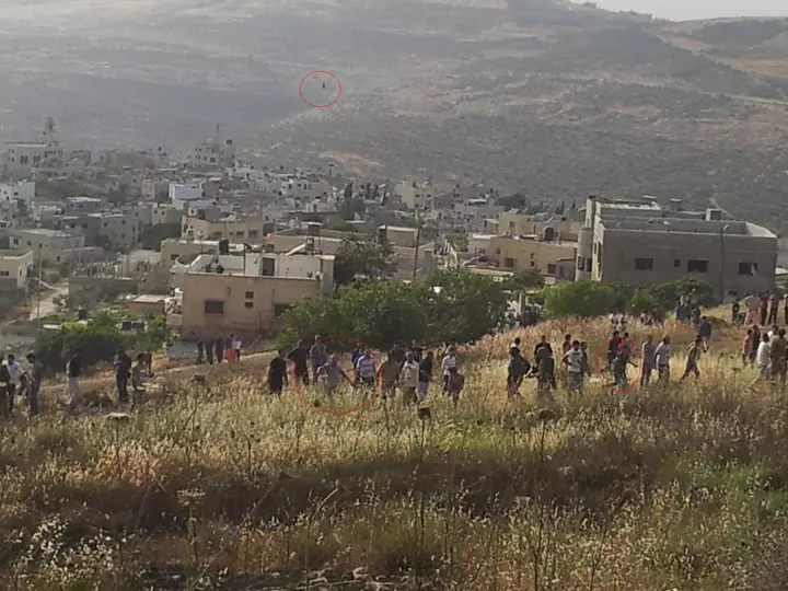 במקום התפתחו יידויי אבנים הדדיים בין עשרות משתתפים משני הצדדים