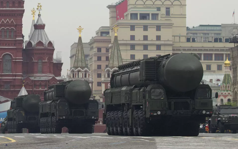 "מנגנונים אלה מהווים אמצעי הגנה טוב ביותר, הגנה מהימנה נגד מתקפות מהאוויר או מהים". מצעד נשק במוסקבה