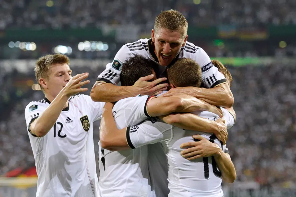 יקבלו רוח גבית מטהרן. שחקני נבחרת גרמניה חוגגים עלייה ליורו