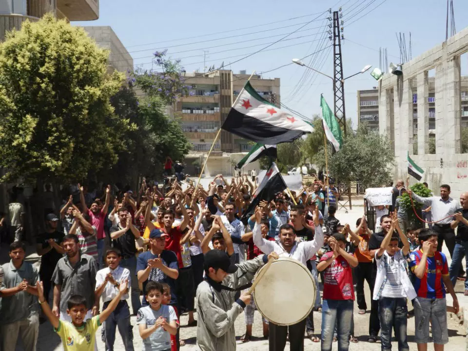 מפגינים נגד המשטר