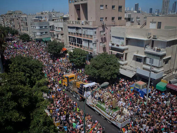 רבבות השתתפו במצעד הגאווה בתל אביב