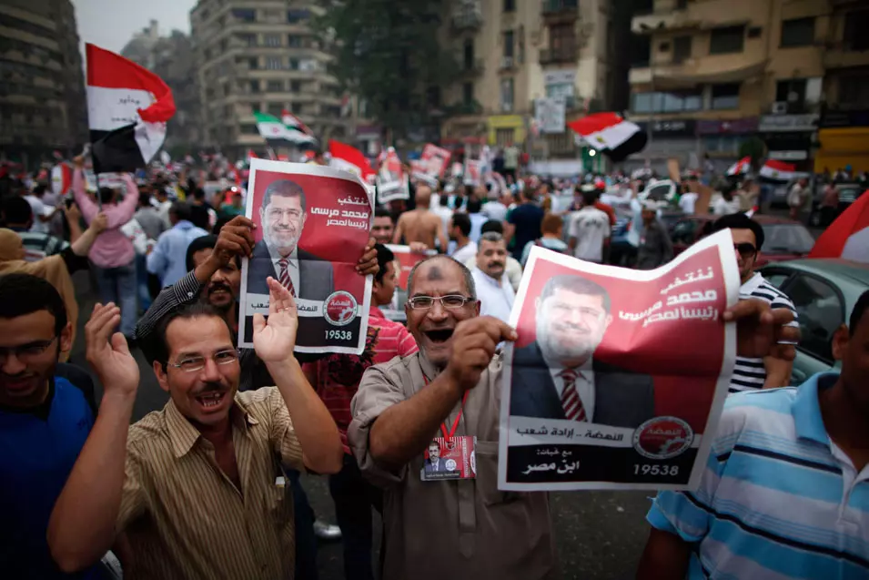 חגיגות הניצחון של האחים המוסלמים בכיכר תחריר בקהיר בעקבות נצחונו של מוחמד מורסי בבחירות לנשיאות מצרים, 18 ביוני 2012