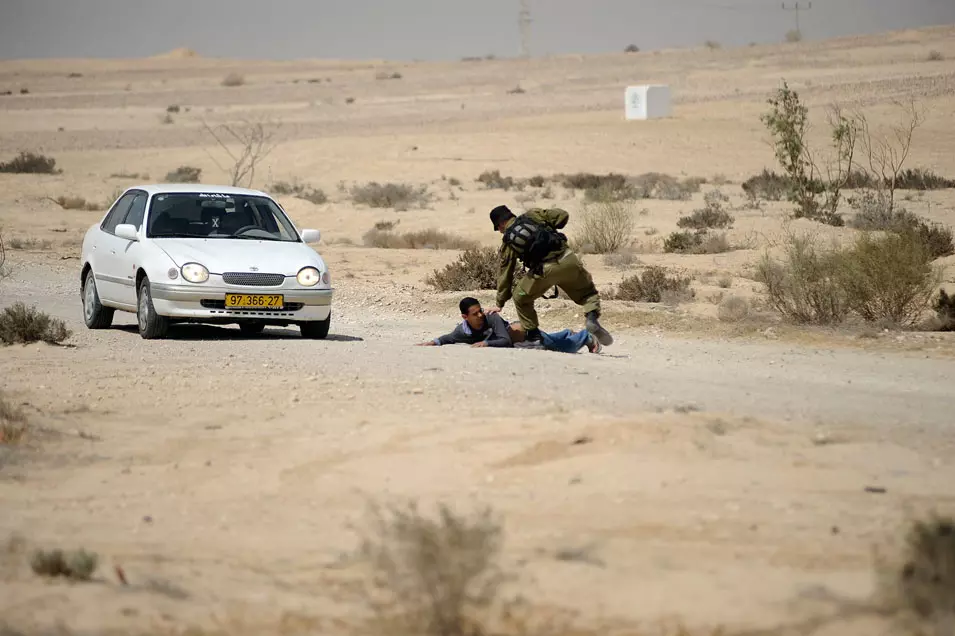 "בכדי לעבור מחברון לשכם ומשם לעמק דותן, היו צריכים בני יעקב ועדריהם לחצות חלקים נרחבים של שטחי C של הגדה". מעצר פלסטיני בגדה