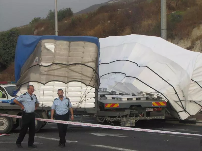 אחד מכלי הרכב המעורבים בתאונה ככל הנראה חצה את הצומת באור אדום