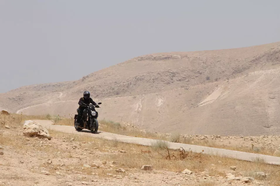 החום הכבד הרס לנו את הפעילות השניה עם מועדון דוקאטי. 44 מעלות בבקעה. טירוף.