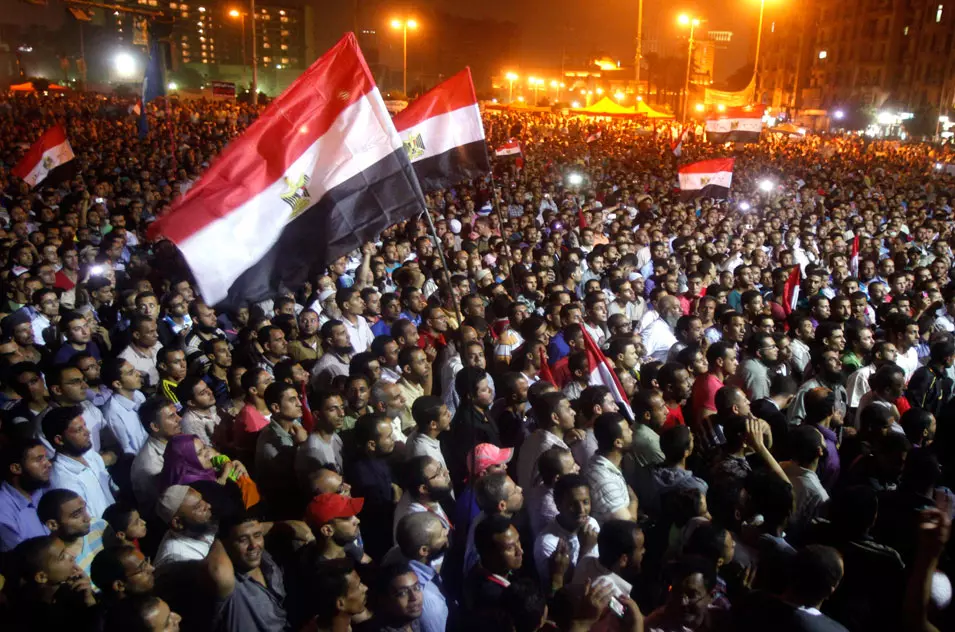 מאות אלפי אזרחים מצרים המשיכו הלילה במחאתם בכיכר תחריר שבקהיר