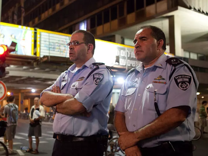 "לא ראיתי מחאות כאלה". ניצב אקסול עם מפקד המרחב אוחיון