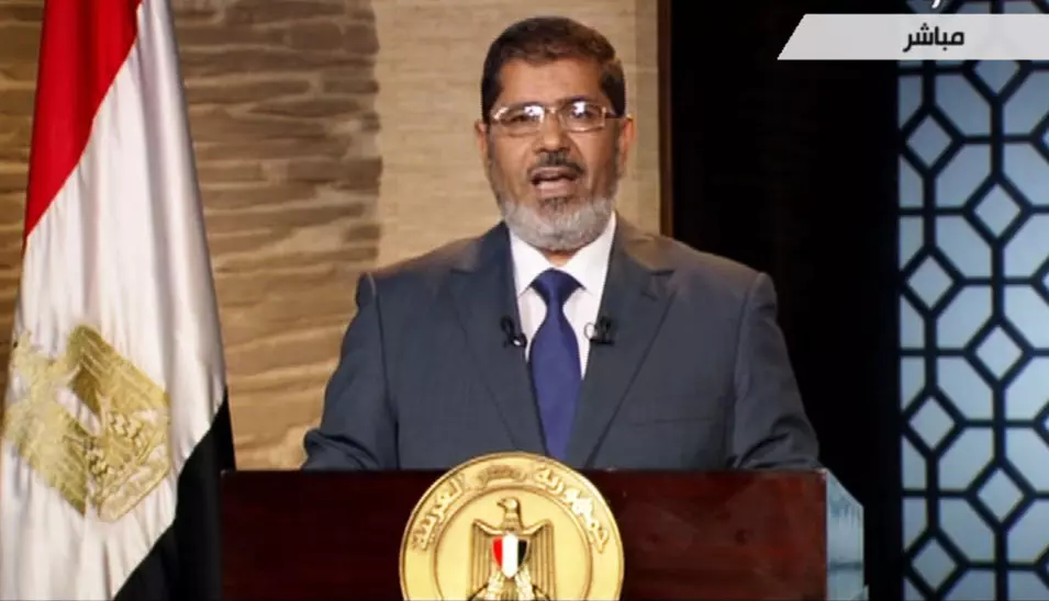 "הצבא עומד לצד הנשיא שנבחר באופן לגיטימי וישתף איתו פעולה למען יציבותה של מצרים". המנצח בבחירות, מוחמד מורסי