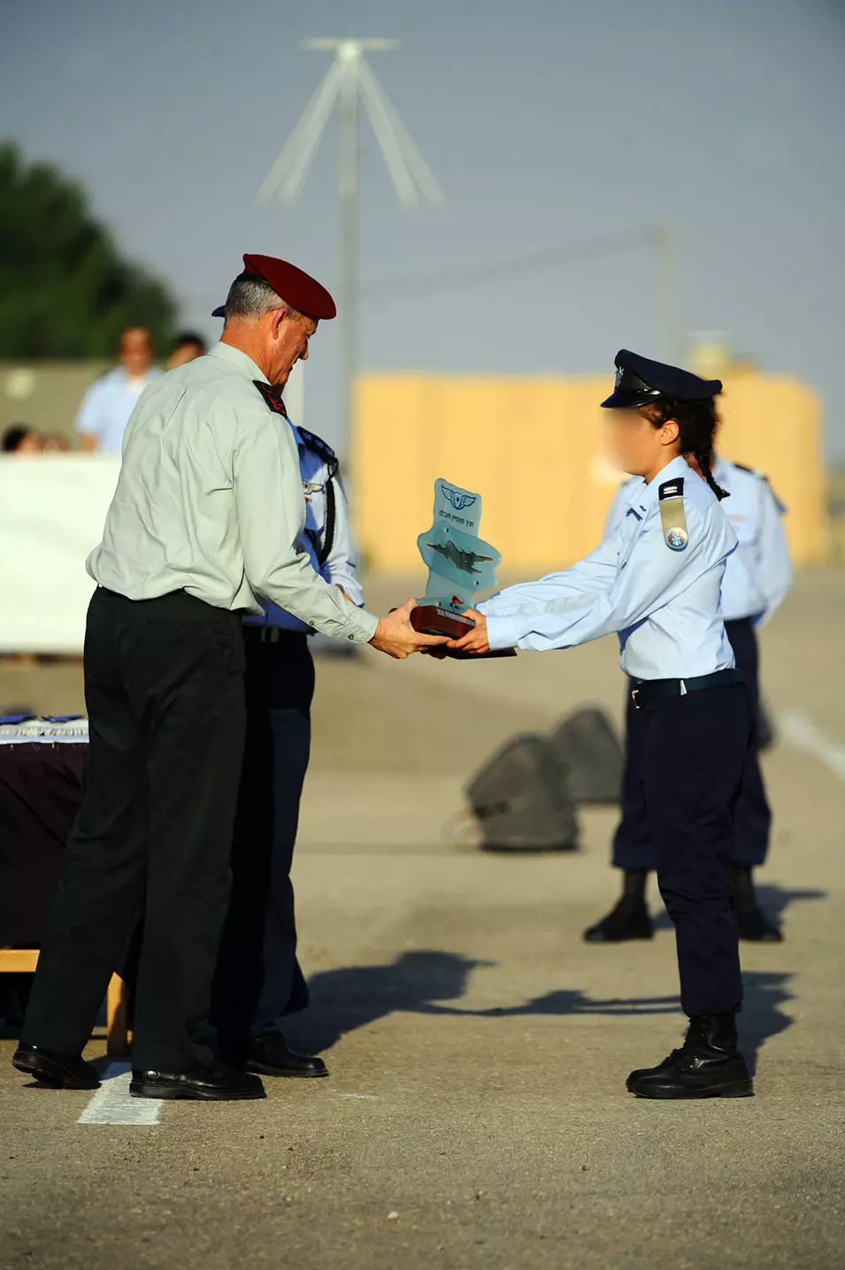 "התמורות סביבנו ממחישות שוב את הצורך בשימור יתרונו האמיתי של צה"ל". גנץ בטקס