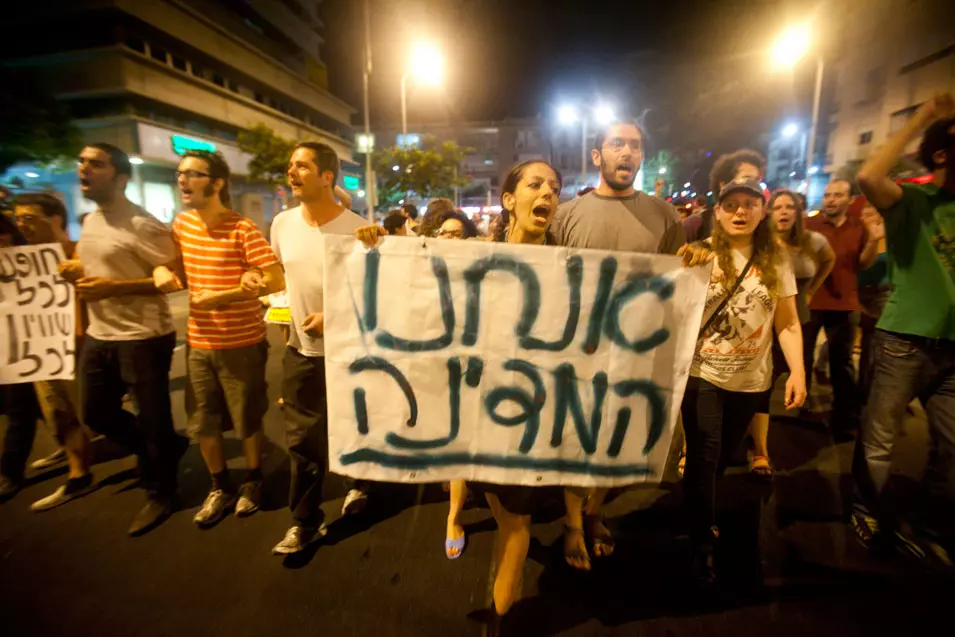 שאר מנהיגי המחאה בחרו לקחת חלק בהפגנה המקבילה האלטרנטיבית, מול קרית הממשלה בתל אביב