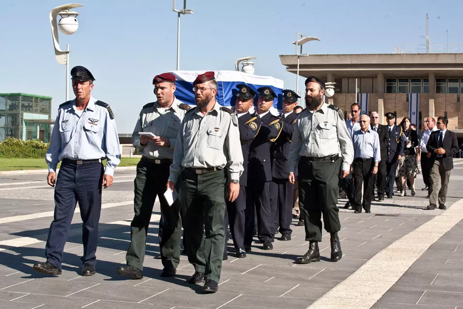 ארונו של שמיר בדרך להר הרצל