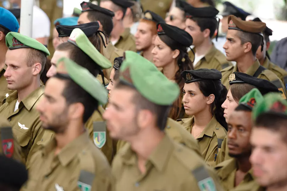 מלחמה על שמירת דמותה כאשה טהורה במסגרת המזמינה באופן בלתי נמנע, מפאת עירוב מינים, שפלות מוסרית