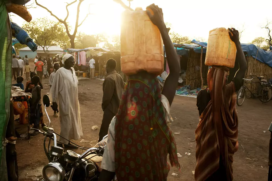 שיעור תמותת הנשים הגבוה בעולם לנשים שמתות מסיבוכים בהריון ובלידה. מחנה פליטים בדרום סודן