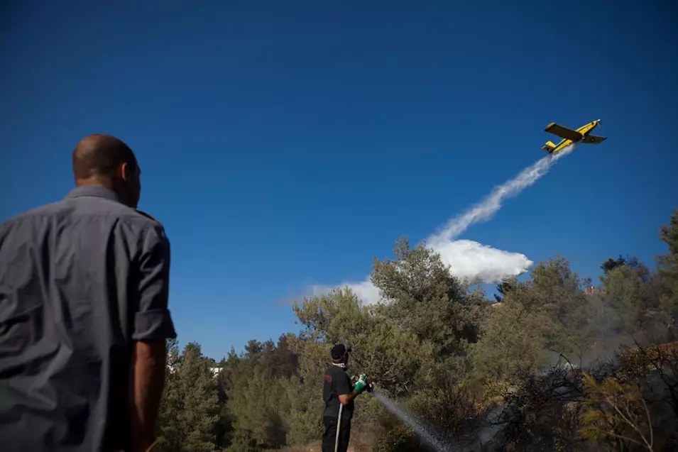 "הלהבות לא הגיעו עד עלינו אבל גיץ אחד שעף באוויר הצית לנו חלק מהציוד בגינה"