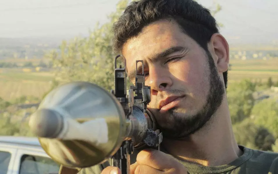 חייל מ"הצבא הסורי החופשי", באימון ליד העיר אילדיב