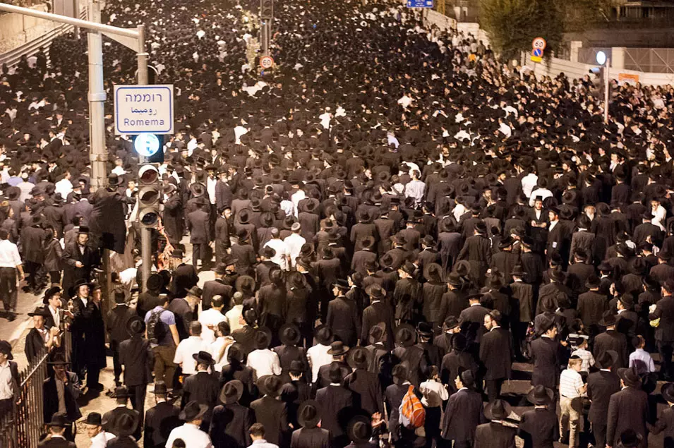 "כל דיווח עליו הפך מיד לידיעה הנצפית ביותר באתר". הלוויית הרב אלישיב