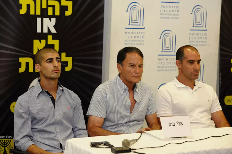 העמותה ממשיכה להתרחב. אלי כהן ועמית בן שושן במסיבת העיתונאים בה הוצג המיזם