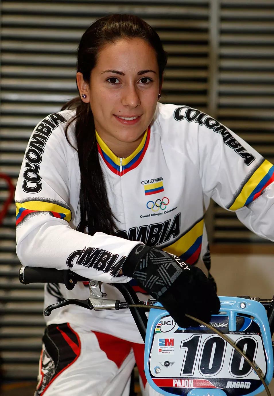 מריאנה פאחון רוכבת אופני BNX