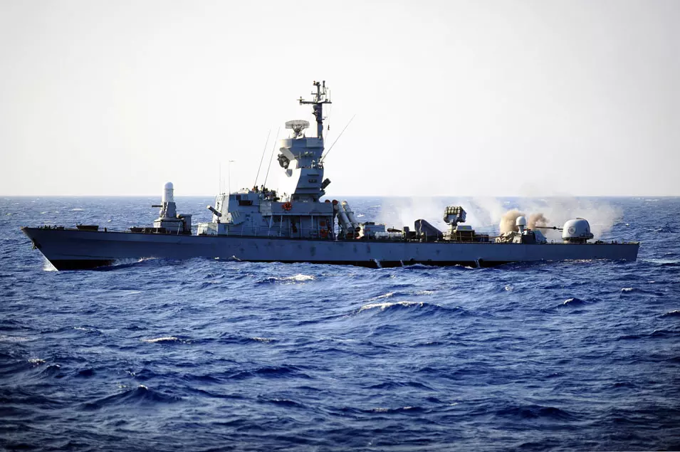 ספינות חיל הים עגנו בנמל פיראוס ביוון