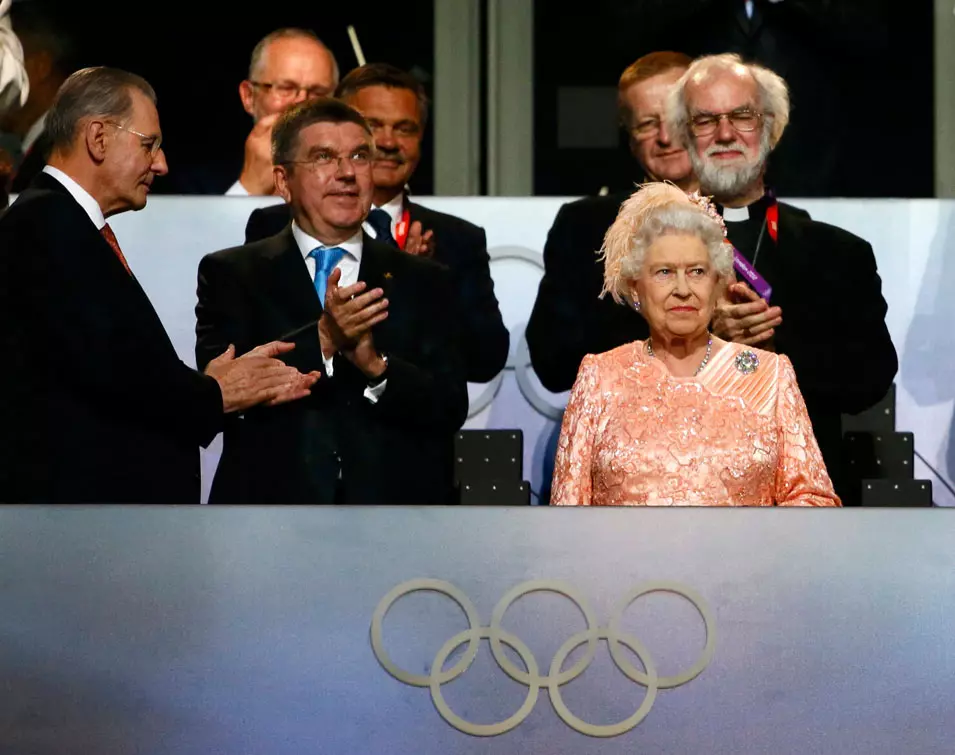 המלכה אליזבת בטקס הפתיחה של אולימפיאדת לונדון 2012