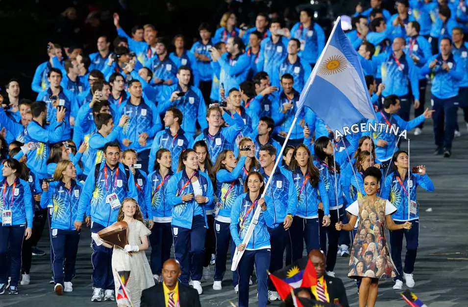 המשלחת של ארגנטינה צועדת בטקס הפתיחה של אולימפיאדת לונדון 2012