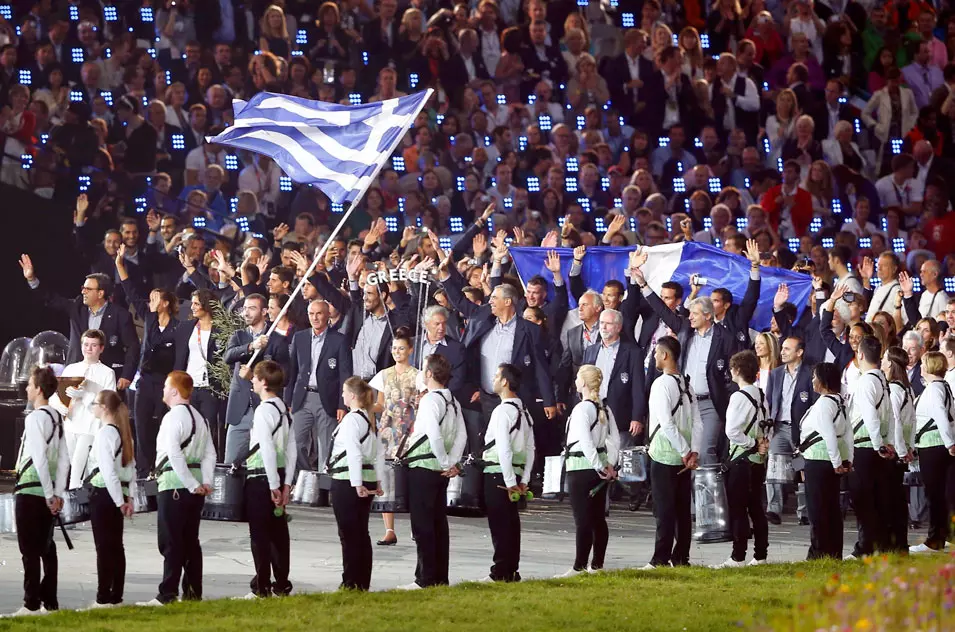 המשלחת של יוון צועדת בטקס הפתיחה של אולימפיאדת לונדון 2012
