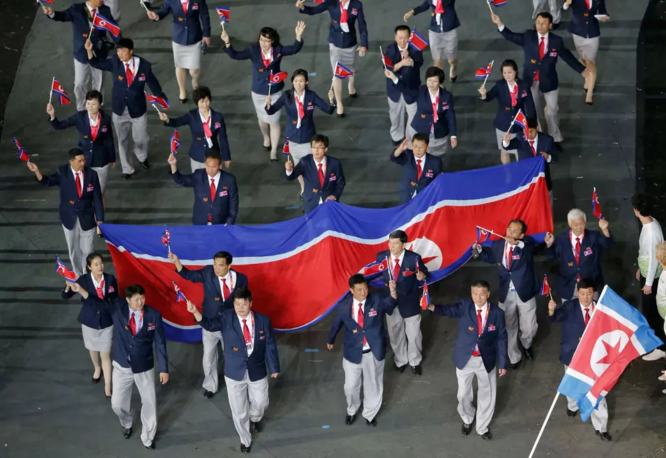 המשלחת של צפון קוריאה צועדת בטקס הפתיחה של אולימפיאדת לונדון 2012