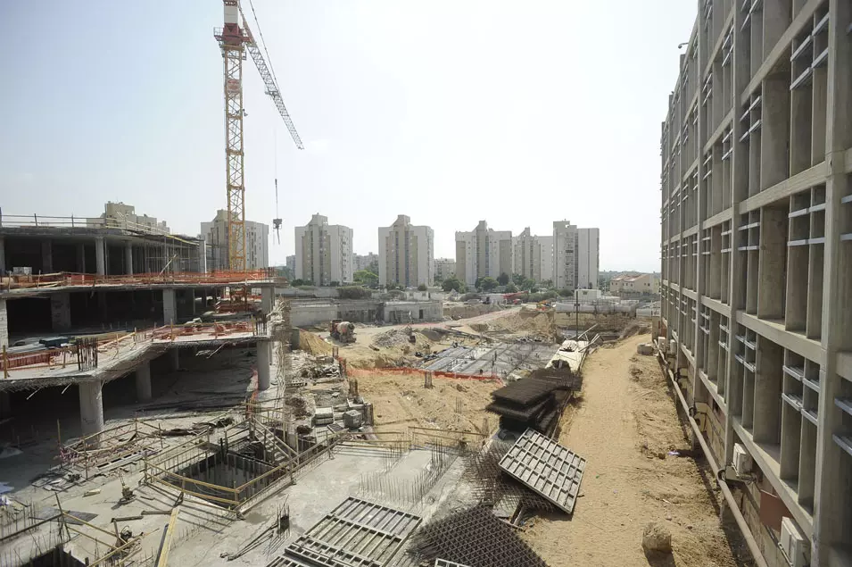 "בית החולים סובל מתשתיות מיושנות מאוד, שמקשות עליו לטפל גם בשגרה". בית החולים ברזילי