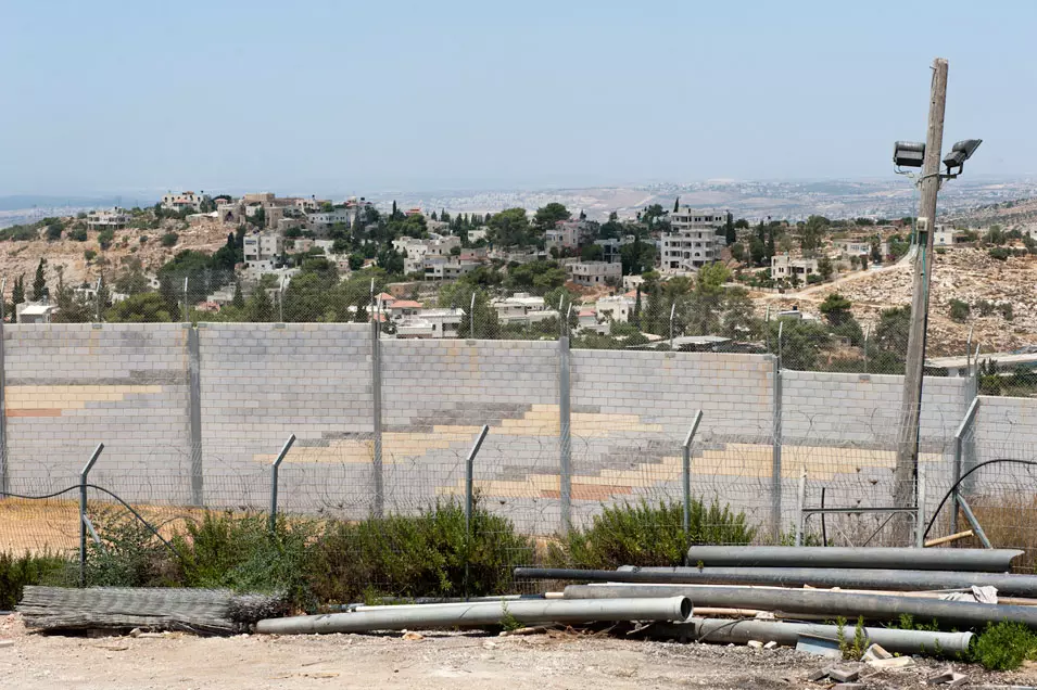 עסקו בתחזוקת הגדר - ונתקעו עם האוטו ליד רמאללה