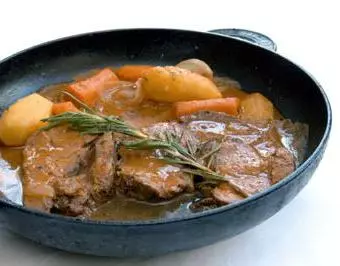 Pot-au-Feu. תבשיל קדרה של בקר עם ירקות - מתכון בהמשך