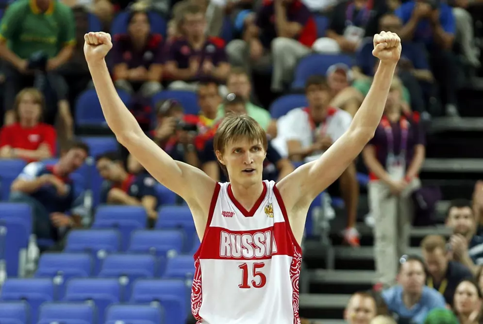 אנדריי קירילנקו מנבחרת הכדורסל של רוסיה. אודי A6 חדשה. עוד אחת לאוסף
