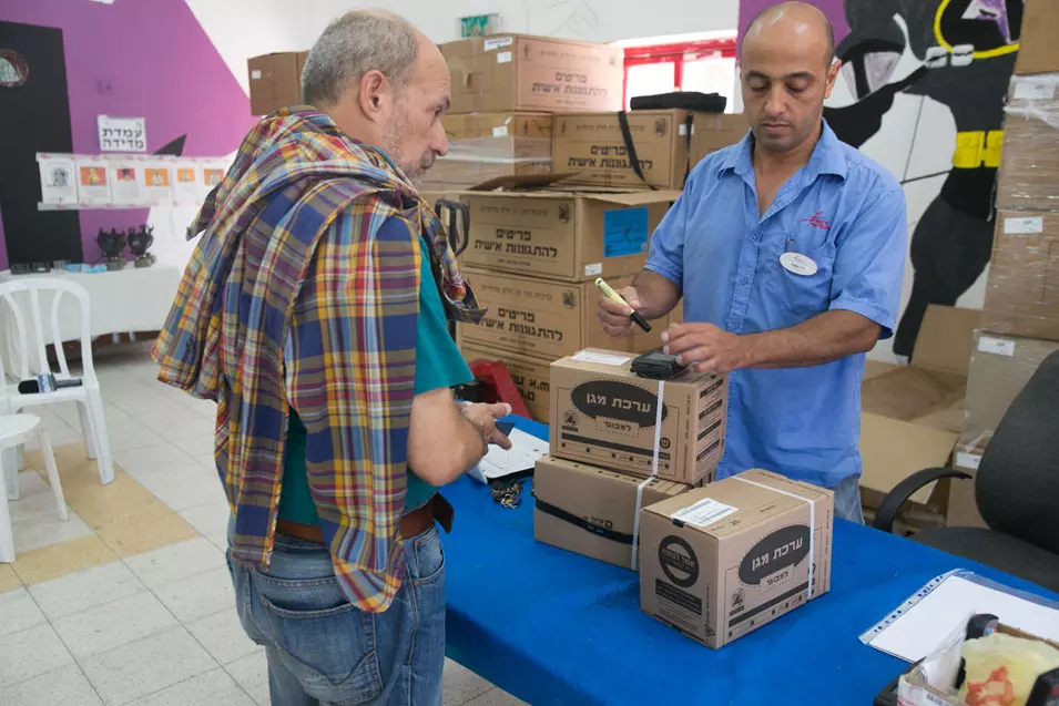 תחנת לחלוקת ערכות אב"כ בתל אביב