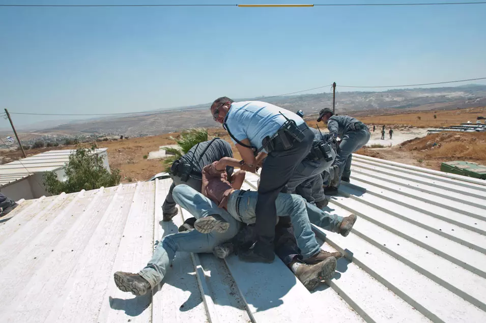 "בהידברות, באחריות וללא אלימות". מגרון, היום