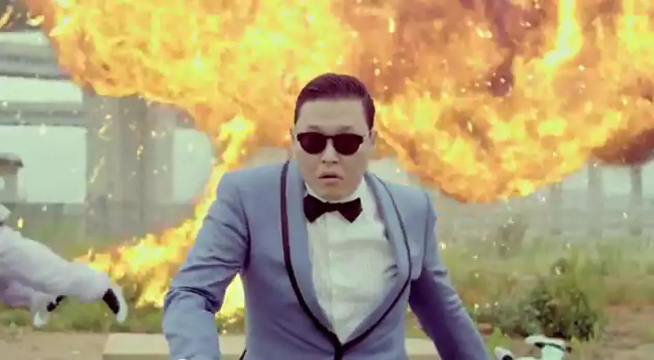 אפילו בריטני ספירס התאהבה. מתוך "Gangnam Style"